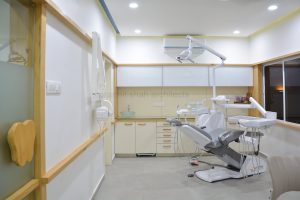 dental clinic design - Hassle-free movement around chair